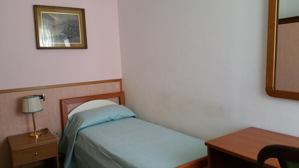 Hotel Redi Montecatini Terme Rum bild