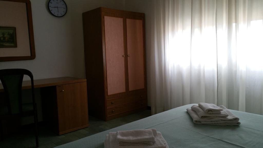 Hotel Redi Montecatini Terme Rum bild