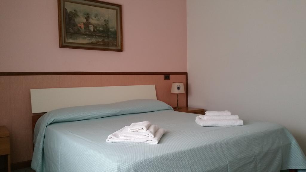 Hotel Redi Montecatini Terme Rum bild