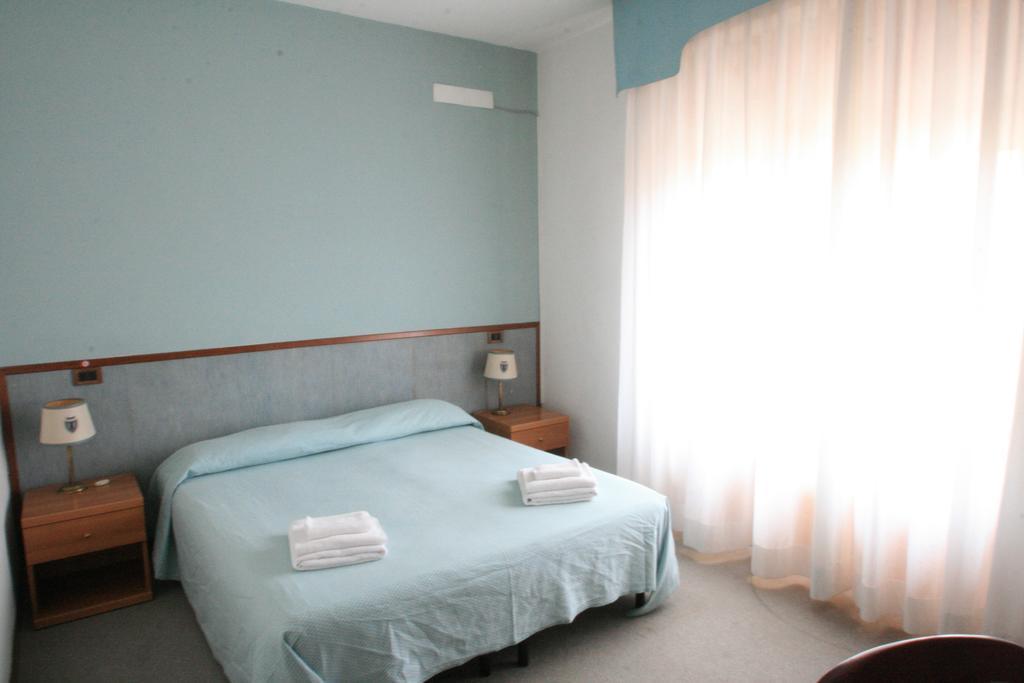 Hotel Redi Montecatini Terme Rum bild